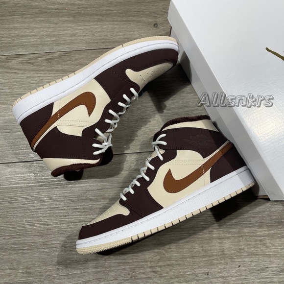Air Jordan 1 Mid Women’s Brown Oatmeal - Picture 8 of 10